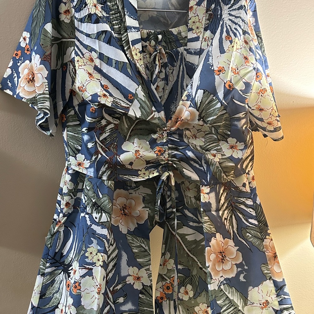 💜Half Off💜Closette Chic Tropical 2 piece set. NWOT
Size Small - Picture 2 of 10